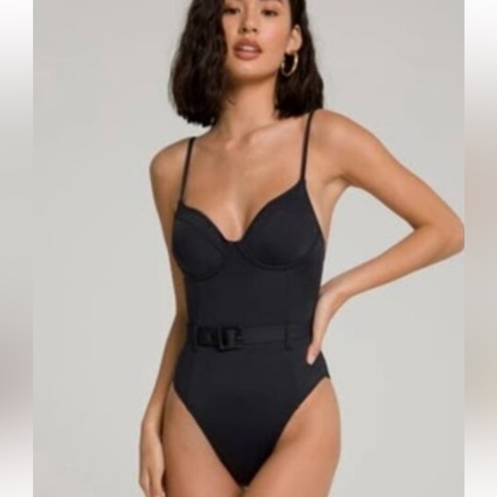 Good American Show Off One Piece Swimsuit Black Belted GSW0020